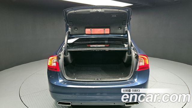 Volvo S60 2015 — photo 20