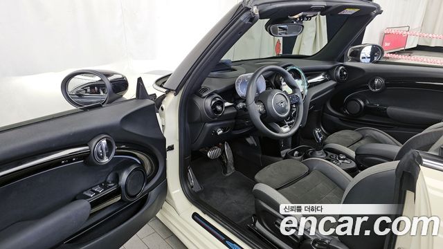 Mini Cooper Convertible 2022 — photo 10