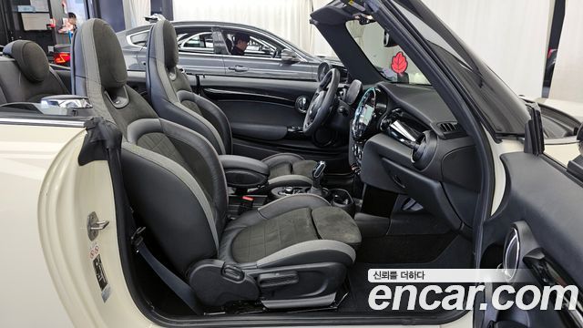 Mini Cooper Convertible 2022 — photo 11