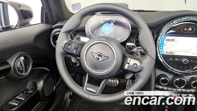 Mini Cooper Convertible 2022 — photo 13