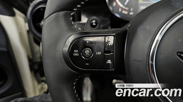 Mini Cooper Convertible 2022 — photo 19