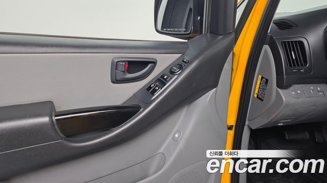Hyundai Starex 2019 — photo 15