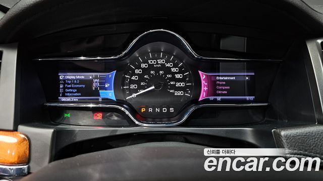Lincoln MKS 2013 — photo 8