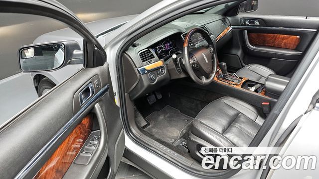 Lincoln MKS 2013 — photo 12