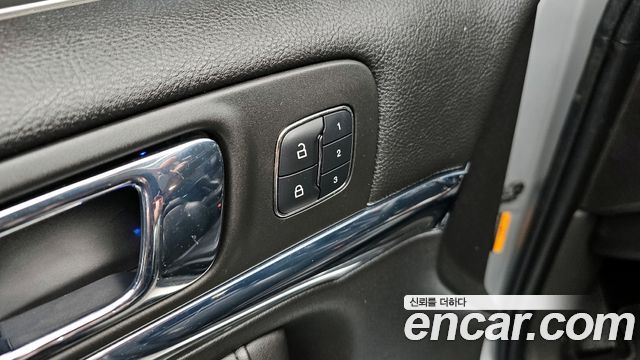 Lincoln MKS 2013 — photo 17