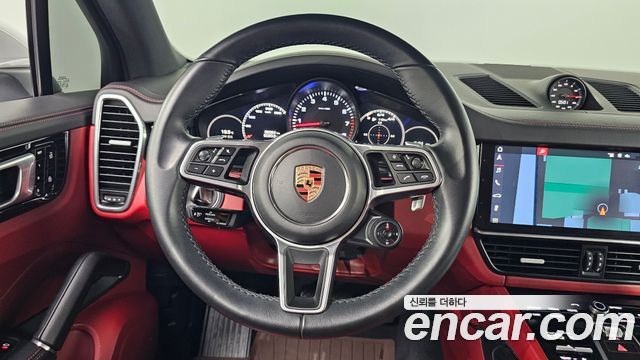 Porsche Cayenne 2020 — photo 16