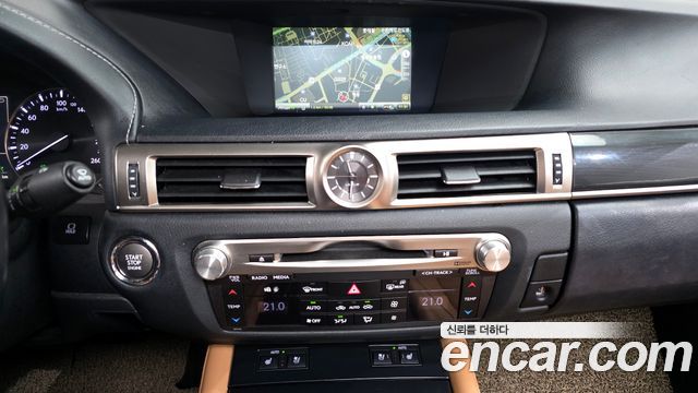 Lexus GS 2018 — photo 16