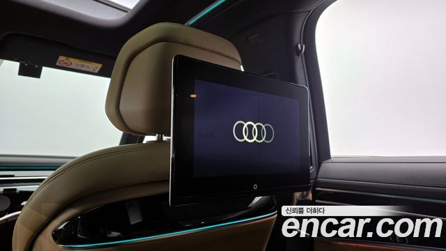 Audi A8 2021 — photo 18