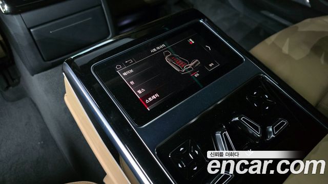 Audi A8 2021 — photo 19