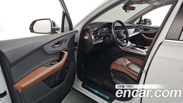 Audi Q7 2021 — photo 10