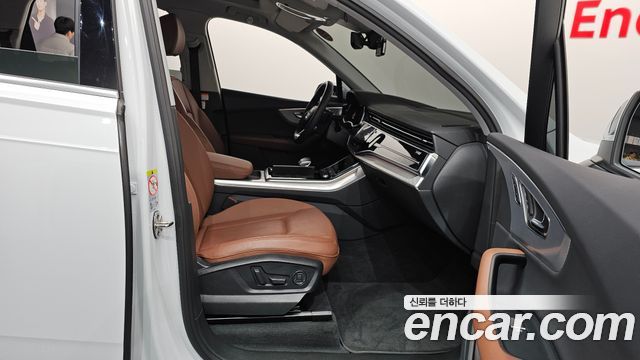 Audi Q7 2021 — photo 11