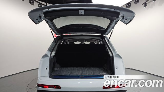 Audi Q7 2021 — photo 20