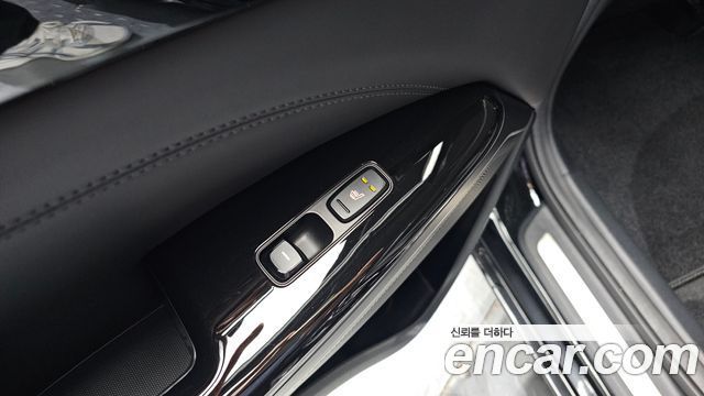 Kia K7 2019 — photo 18