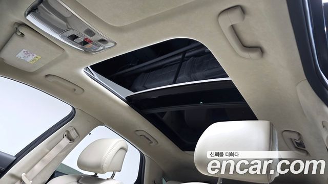 Genesis GV70 2023 — photo 16