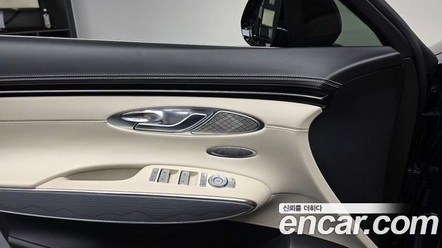 Genesis GV70 2023 — photo 17