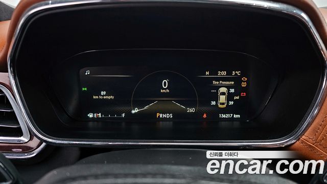 Lincoln Continental 2017 — photo 8