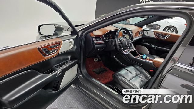 Lincoln Continental 2017 — photo 11
