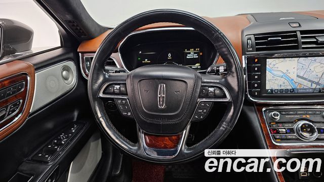 Lincoln Continental 2017 — photo 13