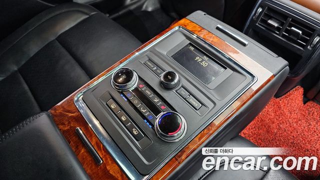Lincoln Continental 2017 — photo 17