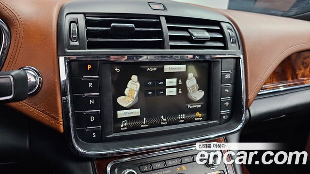 Lincoln Continental 2017 — photo 18