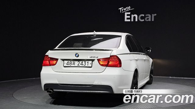 BMW 3-Series 2011 — photo 4