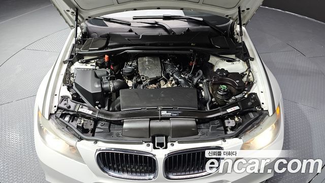 BMW 3-Series 2011 — photo 6