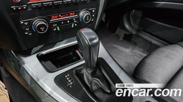 BMW 3-Series 2011 — photo 9