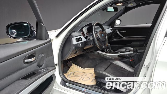 BMW 3-Series 2011 — photo 10