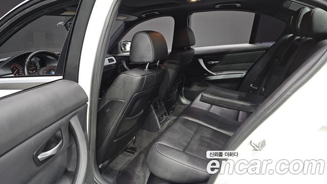 BMW 3-Series 2011 — photo 11
