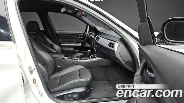 BMW 3-Series 2011 — photo 12