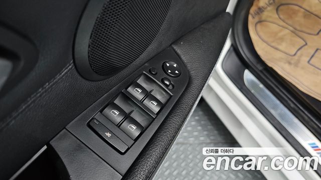 BMW 3-Series 2011 — photo 13