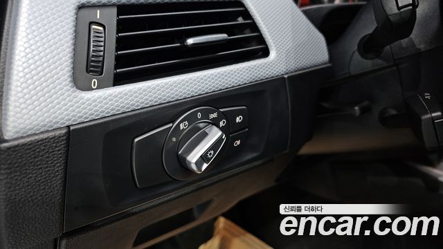 BMW 3-Series 2011 — photo 14