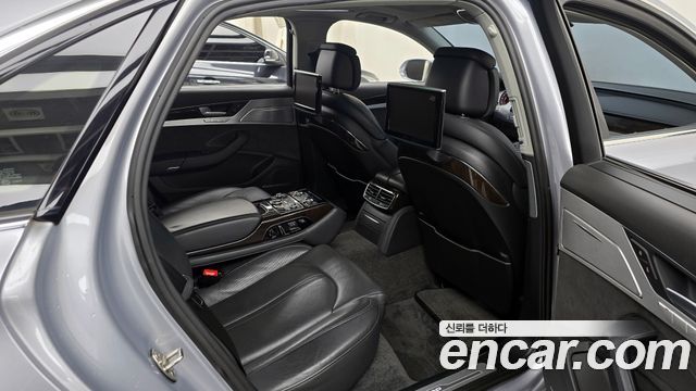 Audi A8 2015 — photo 12