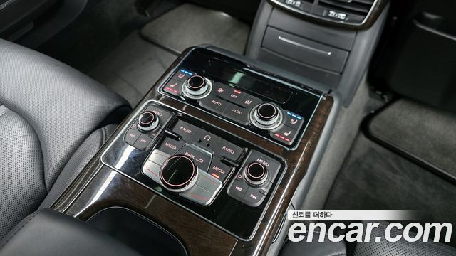 Audi A8 2015 — photo 19