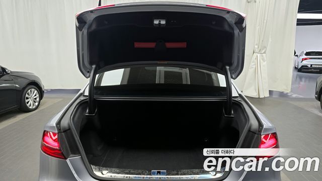 Audi A8 2015 — photo 20
