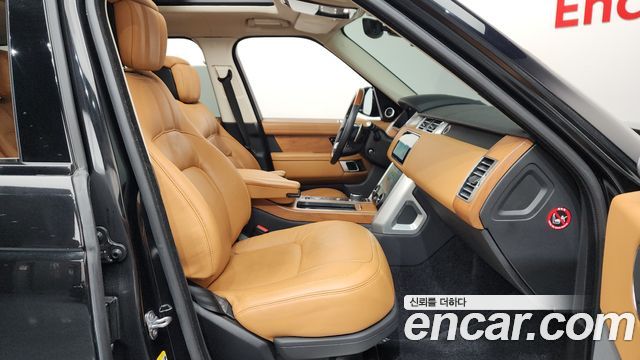 Land Rover Range Rover 2021 — photo 11