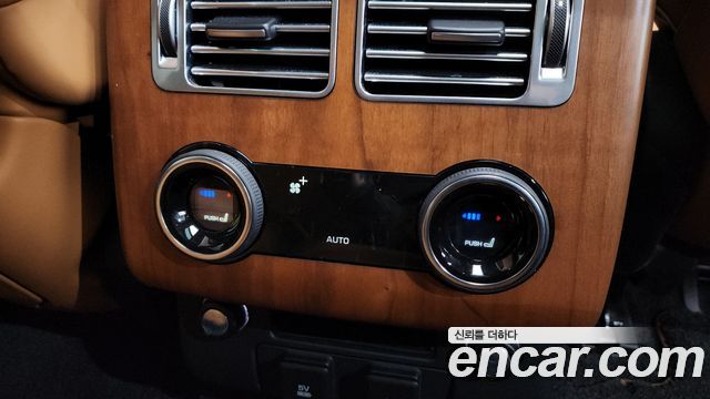 Land Rover Range Rover 2021 — photo 18