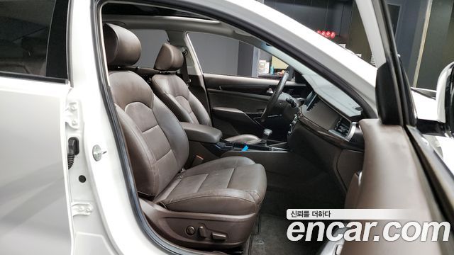 Kia K7 2018 — photo 11