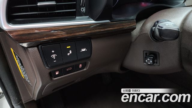Kia K7 2018 — photo 17