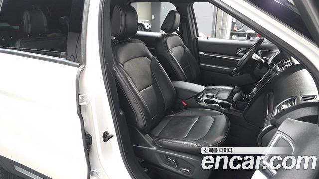 Ford Explorer 2018 — photo 10
