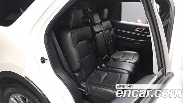 Ford Explorer 2018 — photo 11