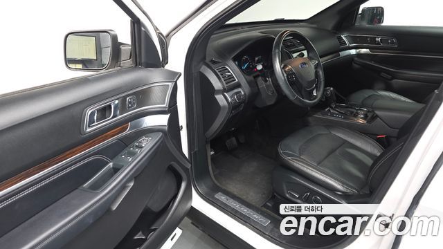 Ford Explorer 2018 — photo 12