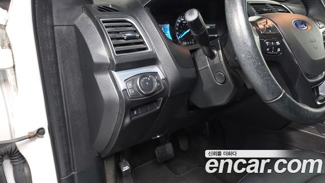 Ford Explorer 2018 — photo 13
