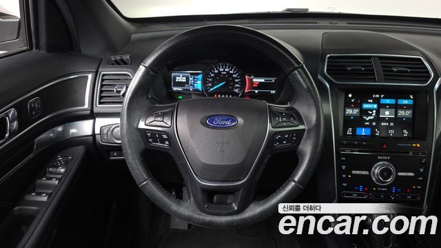 Ford Explorer 2018 — photo 14