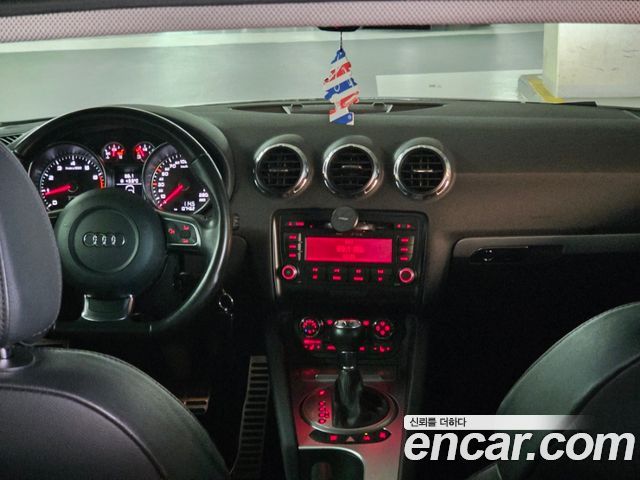 Audi TT 2010 — photo 16