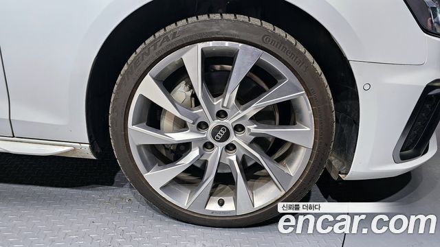 Audi A4 2023 — photo 5