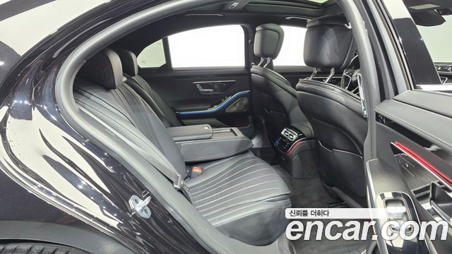 Mercedes-Benz S-Class 2024 — photo 12