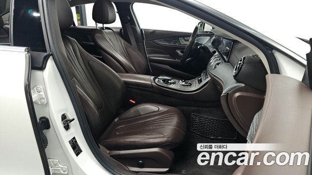 Mercedes-Benz CLS-Class 2020 — photo 10