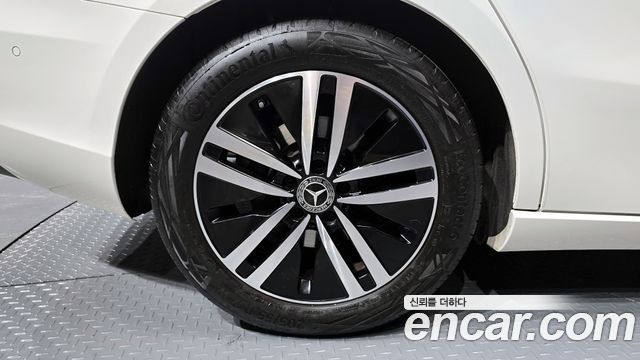 Mercedes-Benz A-Class 2023 — photo 5