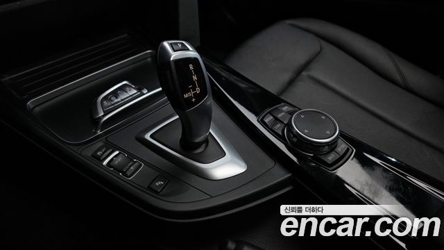 BMW 3-Series 2017 — photo 9
